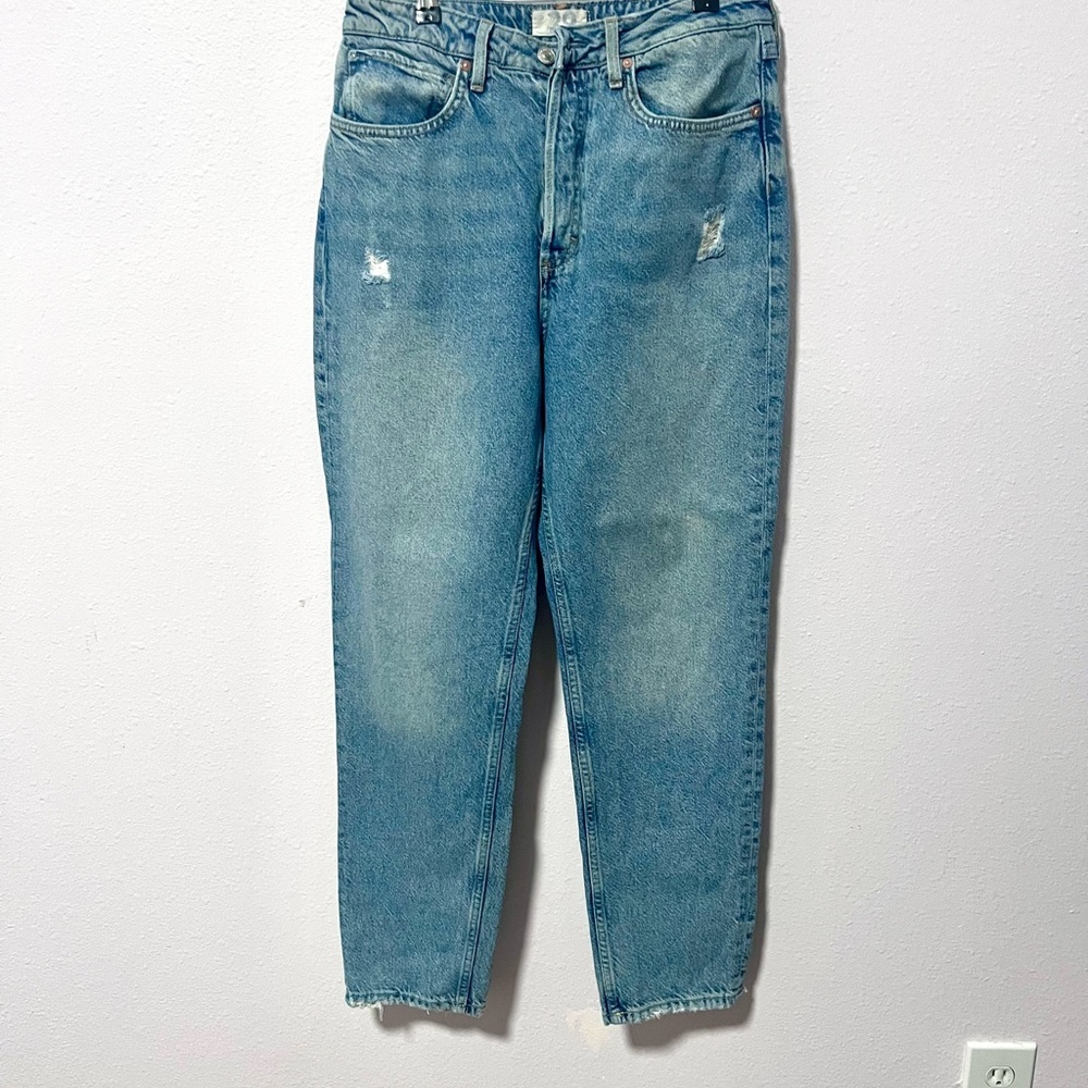WE THE FREE light wash‎ relaxed fit Jeans with Distressed Details 29